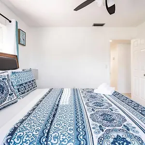 Perfectly Situated 2-br Residential In Largo- Close To Beach And Everything!! Largo